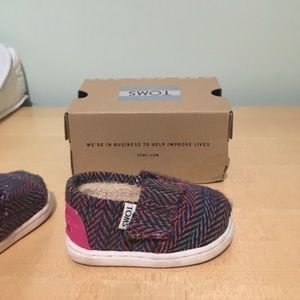 TOMS baby shoe T3